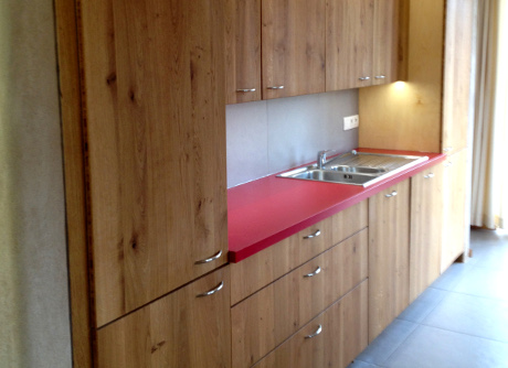 Cuisine Chêne MX + plan de travail rouge